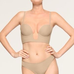 Skims Deep Plunge Shapewear Bra